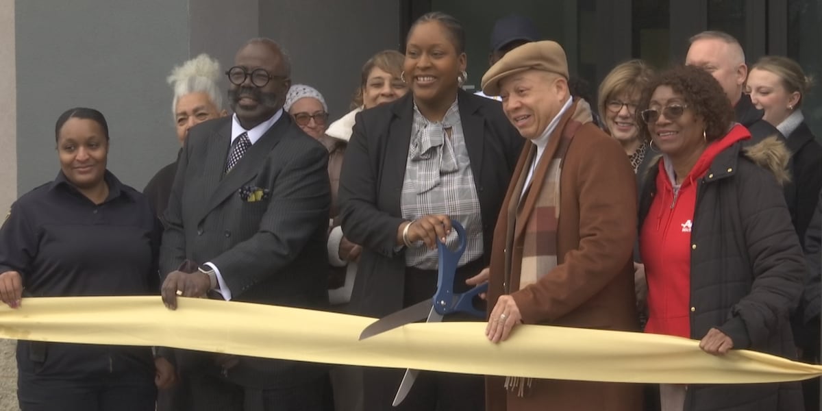 New Flint service center holds ribbon cutting