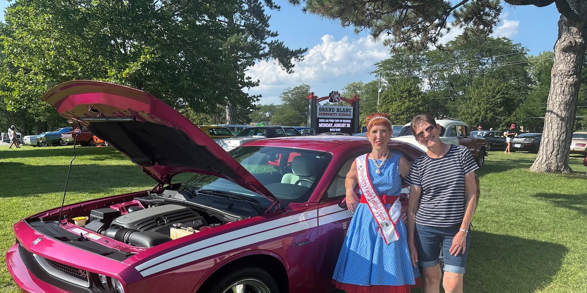 Hundreds of cars roll on in to the Rolling Cruise in Grand Blanc