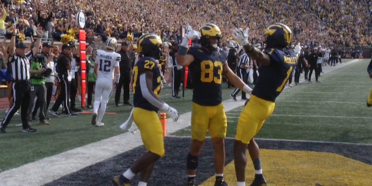 Michigan’s defense takes over late to get win over Washington