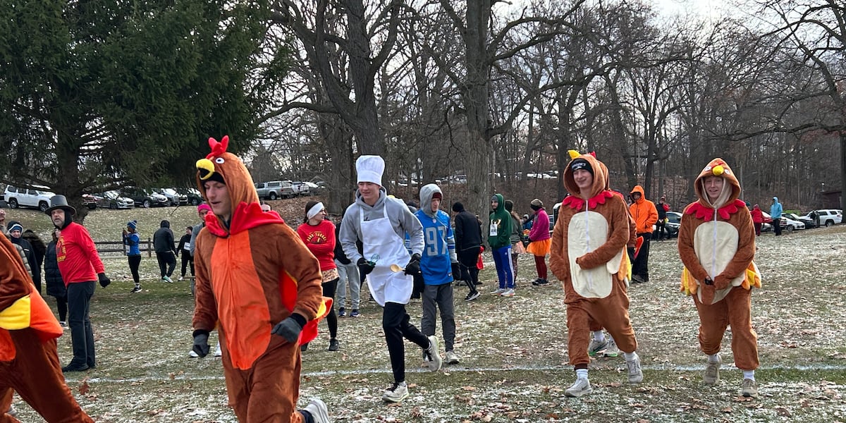 Fitness lovers burn some calories at 69th annual Turkey Trot at Mott Park