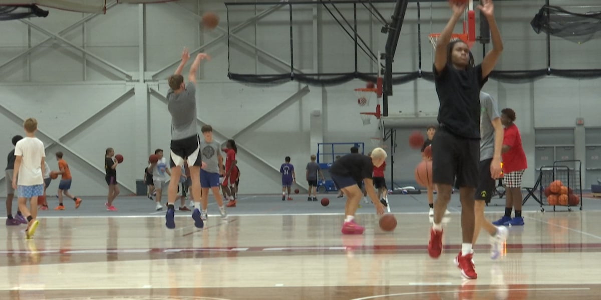 Saginaw Valley State connects with community during youth basketball camp